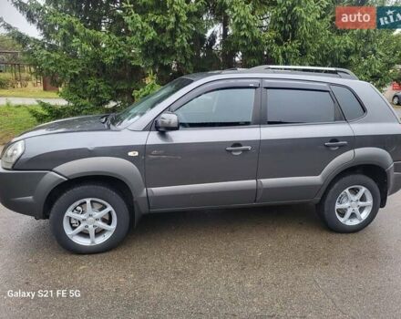 Серый Хендай Туксон, объемом двигателя 1.99 л и пробегом 302 тыс. км за 9300 $, фото 4 на Automoto.ua