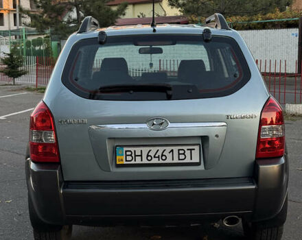 Серый Хендай Туксон, объемом двигателя 1.98 л и пробегом 246 тыс. км за 7500 $, фото 4 на Automoto.ua