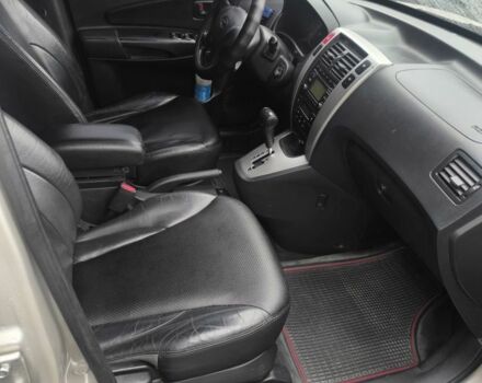 Сірий Хендай Туксон, об'ємом двигуна 2 л та пробігом 215 тис. км за 7750 $, фото 13 на Automoto.ua