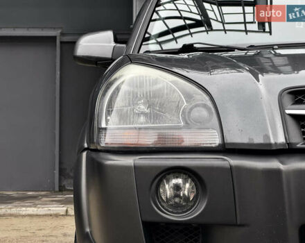 Сірий Хендай Туксон, об'ємом двигуна 2 л та пробігом 213 тис. км за 8500 $, фото 9 на Automoto.ua