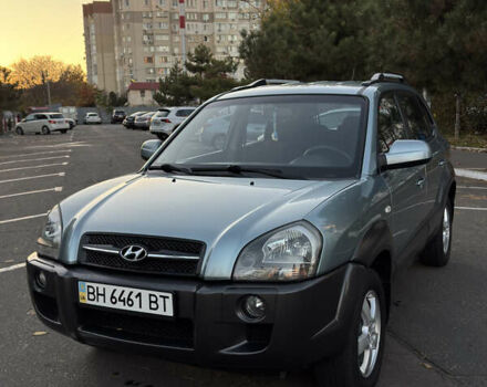 Серый Хендай Туксон, объемом двигателя 1.98 л и пробегом 246 тыс. км за 7500 $, фото 2 на Automoto.ua