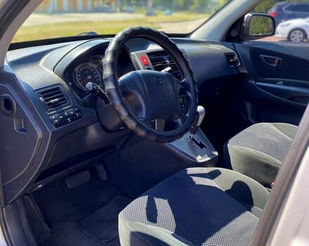 Сірий Хендай Туксон, об'ємом двигуна 2 л та пробігом 225 тис. км за 7800 $, фото 7 на Automoto.ua