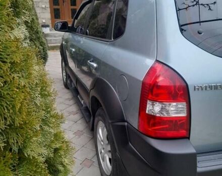 Серый Хендай Туксон, объемом двигателя 2 л и пробегом 270 тыс. км за 7800 $, фото 2 на Automoto.ua
