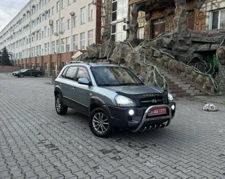 Серый Хендай Туксон, объемом двигателя 2 л и пробегом 217 тыс. км за 8200 $, фото 5 на Automoto.ua