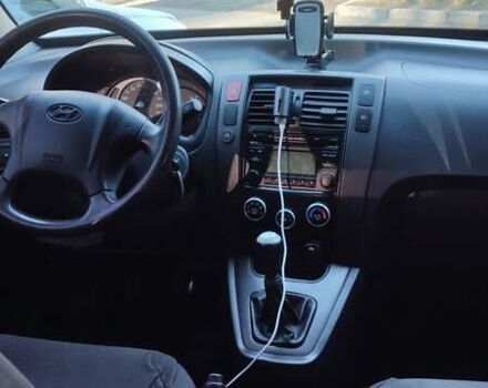 Сірий Хендай Туксон, об'ємом двигуна 1.98 л та пробігом 214 тис. км за 7500 $, фото 6 на Automoto.ua