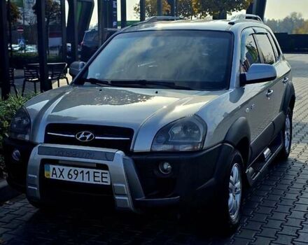 Серый Хендай Туксон, объемом двигателя 1.98 л и пробегом 199 тыс. км за 8350 $, фото 4 на Automoto.ua