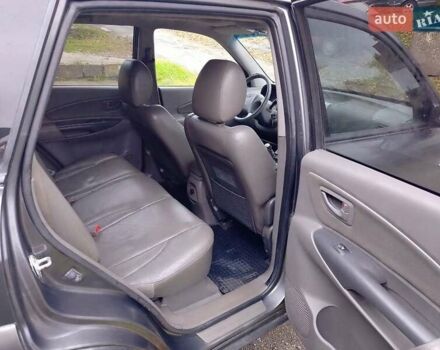 Серый Хендай Туксон, объемом двигателя 1.98 л и пробегом 247 тыс. км за 6200 $, фото 1 на Automoto.ua