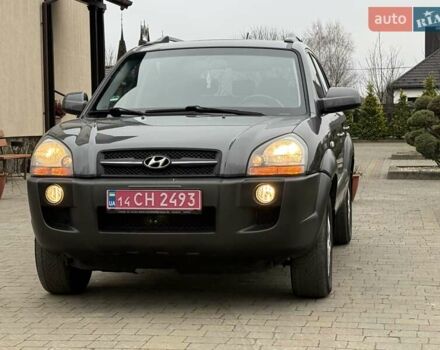 Сірий Хендай Туксон, об'ємом двигуна 2 л та пробігом 187 тис. км за 7700 $, фото 9 на Automoto.ua