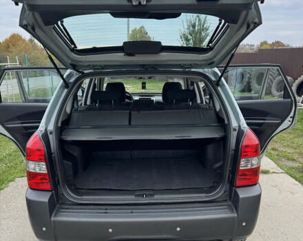 Хендай Туксон 2008 в Новой Ушице на Automoto.ua Серый Хендай Туксон, объемом двигателя 1.98 л и пробегом 229 тыс. км за 8200 $, фото 41 на Automoto.ua