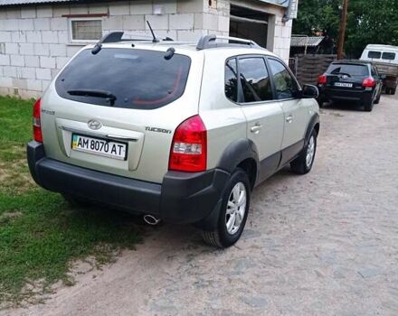 Серый Хендай Туксон, объемом двигателя 2 л и пробегом 360 тыс. км за 7700 $, фото 6 на Automoto.ua