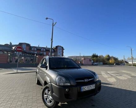 Серый Хендай Туксон, объемом двигателя 2 л и пробегом 220 тыс. км за 7950 $, фото 3 на Automoto.ua