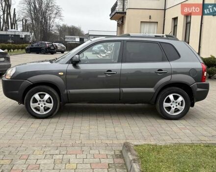 Сірий Хендай Туксон, об'ємом двигуна 2 л та пробігом 187 тис. км за 7700 $, фото 24 на Automoto.ua