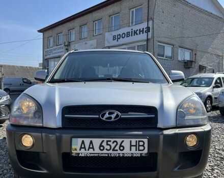 Серый Хендай Туксон, объемом двигателя 2 л и пробегом 178 тыс. км за 8700 $, фото 3 на Automoto.ua