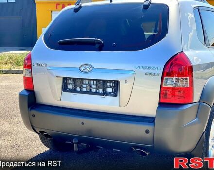 Сірий Хендай Туксон, об'ємом двигуна 2 л та пробігом 225 тис. км за 7800 $, фото 1 на Automoto.ua