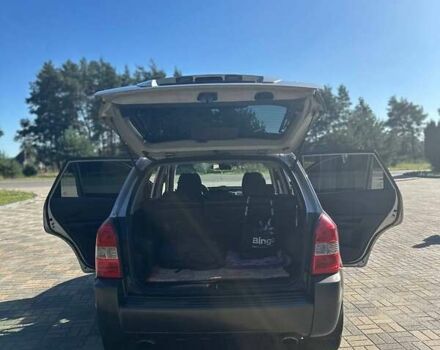 Серый Хендай Туксон, объемом двигателя 1.99 л и пробегом 255 тыс. км за 5800 $, фото 18 на Automoto.ua