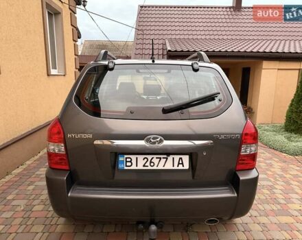 Хендай Туксон 2008 в Миргороде на Automoto.ua Серый Хендай Туксон, объемом двигателя 1.98 л и пробегом 177 тыс. км за 7950 $, фото 9 на Automoto.ua