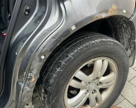 Сірий Хендай Туксон, об'ємом двигуна 1.99 л та пробігом 221 тис. км за 6000 $, фото 25 на Automoto.ua