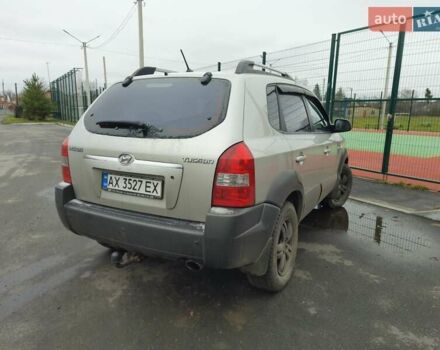 Сірий Хендай Туксон, об'ємом двигуна 1.98 л та пробігом 222 тис. км за 8000 $, фото 4 на Automoto.ua