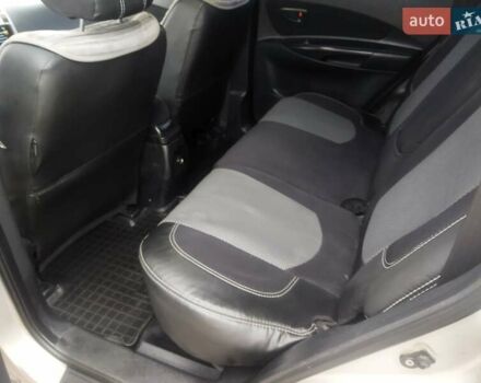 Серый Хендай Туксон, объемом двигателя 2 л и пробегом 210 тыс. км за 8200 $, фото 7 на Automoto.ua