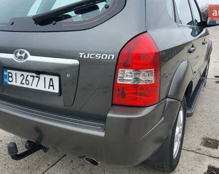 Серый Хендай Туксон, объемом двигателя 1.98 л и пробегом 177 тыс. км за 8200 $, фото 4 на Automoto.ua
