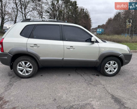 Серый Хендай Туксон, объемом двигателя 2 л и пробегом 228 тыс. км за 6700 $, фото 8 на Automoto.ua