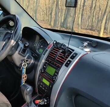 Сірий Хендай Туксон, об'ємом двигуна 1.99 л та пробігом 272 тис. км за 8500 $, фото 13 на Automoto.ua