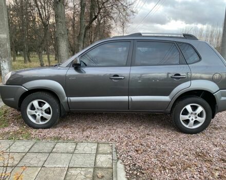 Сірий Хендай Туксон, об'ємом двигуна 2 л та пробігом 170 тис. км за 7600 $, фото 4 на Automoto.ua