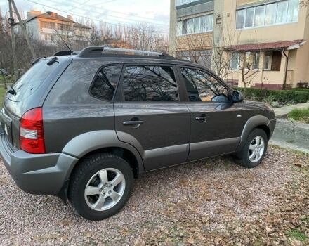Сірий Хендай Туксон, об'ємом двигуна 2 л та пробігом 170 тис. км за 7600 $, фото 2 на Automoto.ua