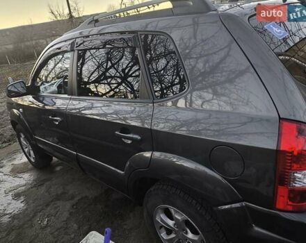 Серый Хендай Туксон, объемом двигателя 2 л и пробегом 197 тыс. км за 8700 $, фото 11 на Automoto.ua
