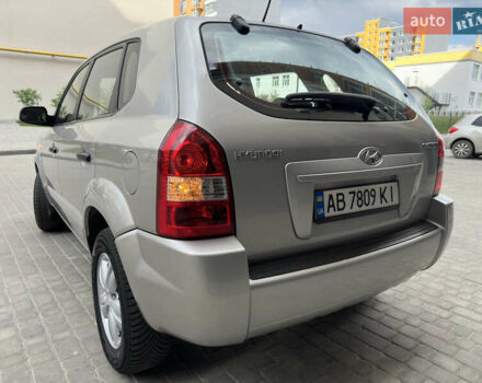 Серый Хендай Туксон, объемом двигателя 2 л и пробегом 240 тыс. км за 7500 $, фото 10 на Automoto.ua