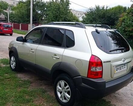 Серый Хендай Туксон, объемом двигателя 2 л и пробегом 360 тыс. км за 7700 $, фото 1 на Automoto.ua