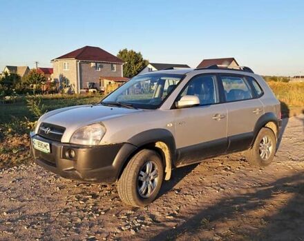 Серый Хендай Туксон, объемом двигателя 2.66 л и пробегом 244 тыс. км за 7400 $, фото 7 на Automoto.ua