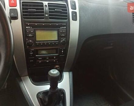 Серый Хендай Туксон, объемом двигателя 2 л и пробегом 127 тыс. км за 9300 $, фото 7 на Automoto.ua