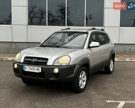 Серый Хендай Туксон, объемом двигателя 2 л и пробегом 263 тыс. км за 7300 $, фото 16 на Automoto.ua