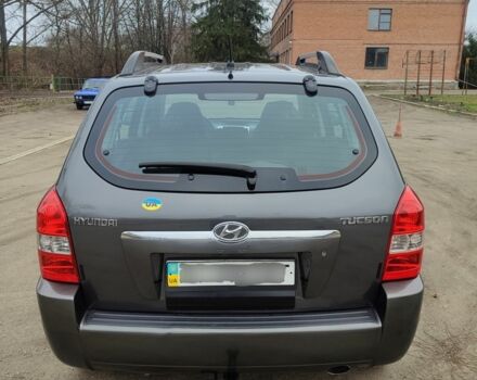 Сірий Хендай Туксон, об'ємом двигуна 2 л та пробігом 95 тис. км за 8800 $, фото 4 на Automoto.ua