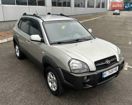 Серый Хендай Туксон, объемом двигателя 2 л и пробегом 263 тыс. км за 7300 $, фото 13 на Automoto.ua
