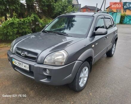 Серый Хендай Туксон, объемом двигателя 1.99 л и пробегом 302 тыс. км за 9300 $, фото 3 на Automoto.ua