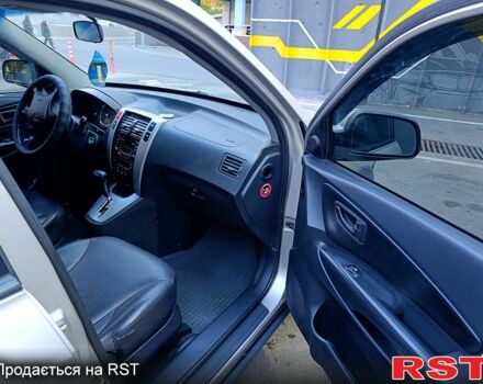 Серый Хендай Туксон, объемом двигателя 2.7 л и пробегом 160 тыс. км за 8900 $, фото 6 на Automoto.ua