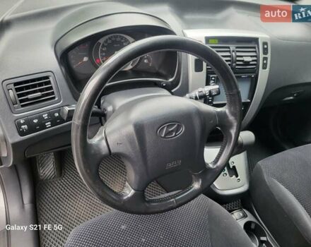 Серый Хендай Туксон, объемом двигателя 1.99 л и пробегом 302 тыс. км за 9300 $, фото 17 на Automoto.ua