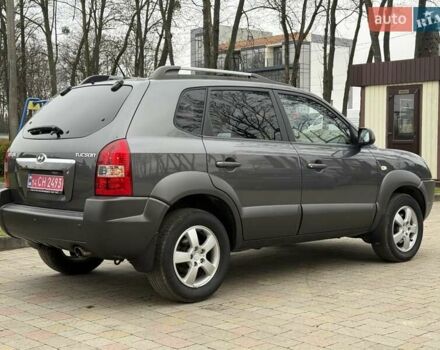 Сірий Хендай Туксон, об'ємом двигуна 2 л та пробігом 187 тис. км за 7700 $, фото 16 на Automoto.ua