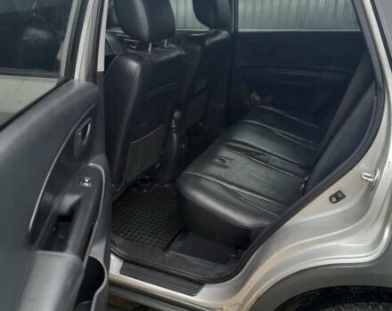 Серый Хендай Туксон, объемом двигателя 1.98 л и пробегом 240 тыс. км за 8500 $, фото 4 на Automoto.ua