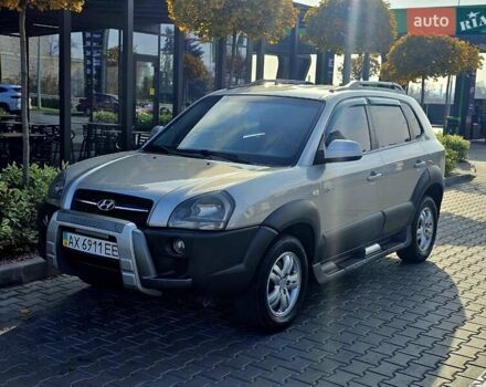 Серый Хендай Туксон, объемом двигателя 1.98 л и пробегом 199 тыс. км за 8350 $, фото 6 на Automoto.ua