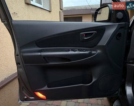 Хендай Туксон 2008 в Миргороде на Automoto.ua Серый Хендай Туксон, объемом двигателя 1.98 л и пробегом 177 тыс. км за 7950 $, фото 31 на Automoto.ua