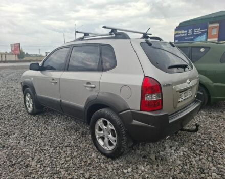 Серый Хендай Туксон, объемом двигателя 2 л и пробегом 136 тыс. км за 8999 $, фото 3 на Automoto.ua