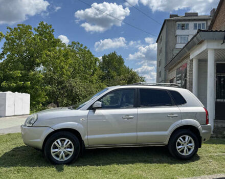 Сірий Хендай Туксон, об'ємом двигуна 2 л та пробігом 188 тис. км за 9200 $, фото 2 на Automoto.ua