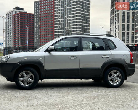 Хендай Туксон 2008 в Киеве на Automoto.ua Серый Хендай Туксон, объемом двигателя 2 л и пробегом 187 тыс. км за 7250 $, фото 30 на Automoto.ua
