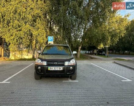 Серый Хендай Туксон, объемом двигателя 2 л и пробегом 164 тыс. км за 9300 $, фото 3 на Automoto.ua