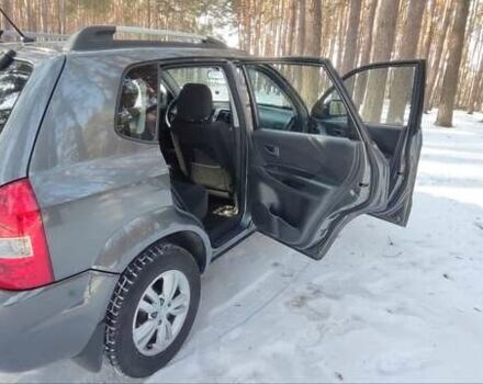 Сірий Хендай Туксон, об'ємом двигуна 1.98 л та пробігом 227 тис. км за 8600 $, фото 16 на Automoto.ua