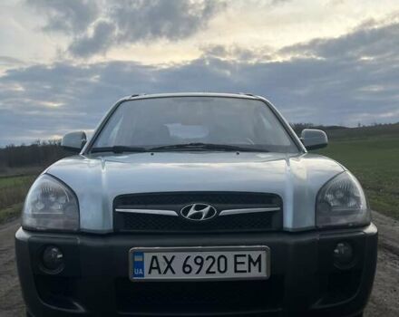 Серый Хендай Туксон, объемом двигателя 1.98 л и пробегом 197 тыс. км за 9800 $, фото 1 на Automoto.ua