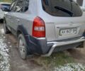 Серый Хендай Туксон, объемом двигателя 2 л и пробегом 213 тыс. км за 8000 $, фото 4 на Automoto.ua